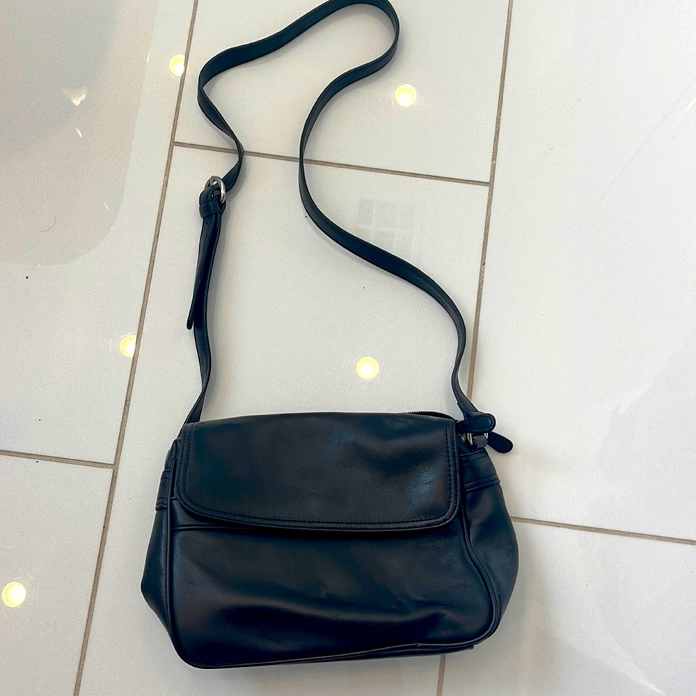 Black Purse with Tons of Zippers / Pockete